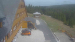 Parkoviště a hlavní vchod