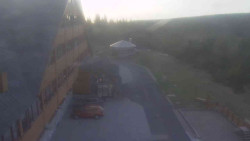 Parkoviště a hlavní vchod