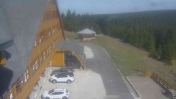 Parkoviště a hlavní vchod