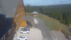 Parkoviště a hlavní vchod