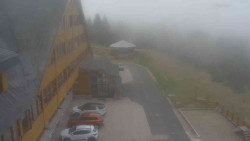 Parkoviště a hlavní vchod