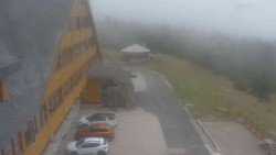 Parkoviště a hlavní vchod