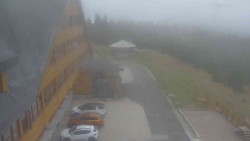 Parkoviště a hlavní vchod