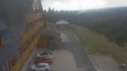 Parkoviště a hlavní vchod