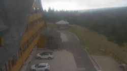Parkoviště a hlavní vchod