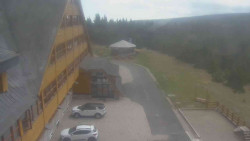 Parkoviště a hlavní vchod