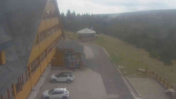 Parkoviště a hlavní vchod