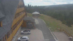 Parkoviště a hlavní vchod