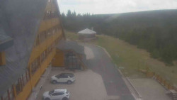 Parkoviště a hlavní vchod