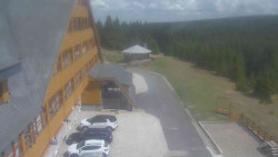 Parkoviště a hlavní vchod