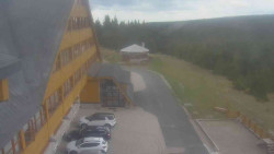 Parkoviště a hlavní vchod