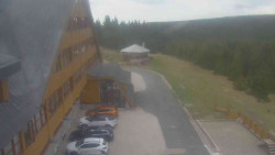Parkoviště a hlavní vchod