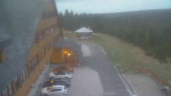 Parkoviště a hlavní vchod