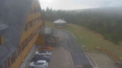 Parkoviště a hlavní vchod
