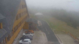 Sporthotel Kurzovní - Parkoviště a hlavní vchod - 7.5.2026 v 08:25