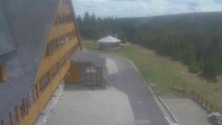Parkoviště a hlavní vchod