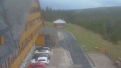 Parkoviště a hlavní vchod