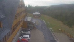 Parkoviště a hlavní vchod