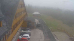 Parkoviště a hlavní vchod