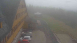 Parkoviště a hlavní vchod