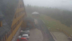 Parkoviště a hlavní vchod