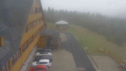 Parkoviště a hlavní vchod