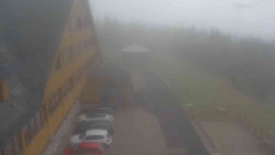 Parkoviště a hlavní vchod