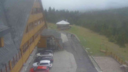 Parkoviště a hlavní vchod