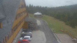Parkoviště a hlavní vchod