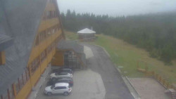 Parkoviště a hlavní vchod