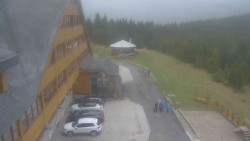 Parkoviště a hlavní vchod