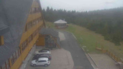 Parkoviště a hlavní vchod