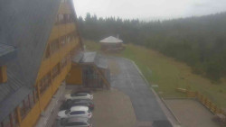 Parkoviště a hlavní vchod