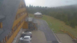 Parkoviště a hlavní vchod