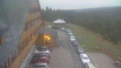 Parkoviště a hlavní vchod
