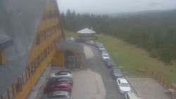 Parkoviště a hlavní vchod