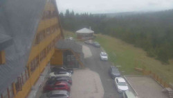 Parkoviště a hlavní vchod