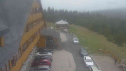 Parkoviště a hlavní vchod