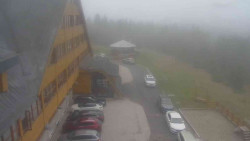 Parkoviště a hlavní vchod
