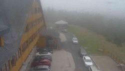 Parkoviště a hlavní vchod
