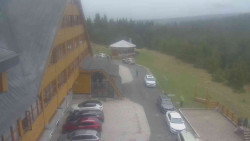 Parkoviště a hlavní vchod