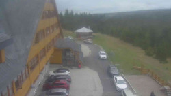 Parkoviště a hlavní vchod