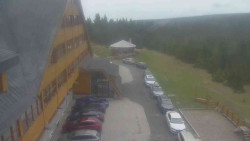 Parkoviště a hlavní vchod