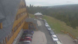 Parkoviště a hlavní vchod