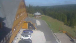 Parkoviště a hlavní vchod