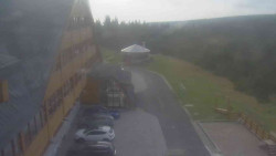 Parkoviště a hlavní vchod
