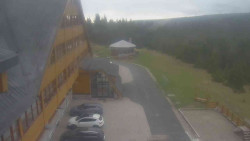 Parkoviště a hlavní vchod