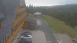 Parkoviště a hlavní vchod
