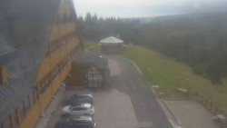 Parkoviště a hlavní vchod
