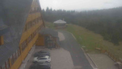 Parkoviště a hlavní vchod